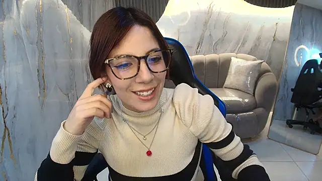 nadia r  online show from 07/10/26, 07:47