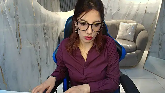 nadia r  online show from 07/17/26, 07:44
