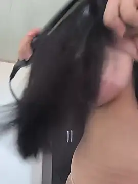 Daniela-rosee online show from 05/17/26, 09:37