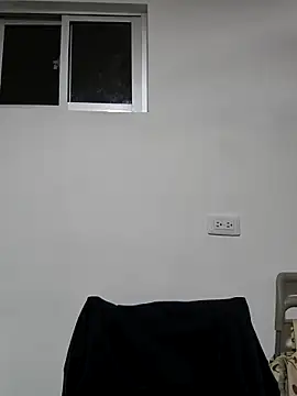 Snapshot of Daniela-rosee chatting on 10/05/25, 02:24 Daniela-rosee online show from 10/05/25, 02:24
