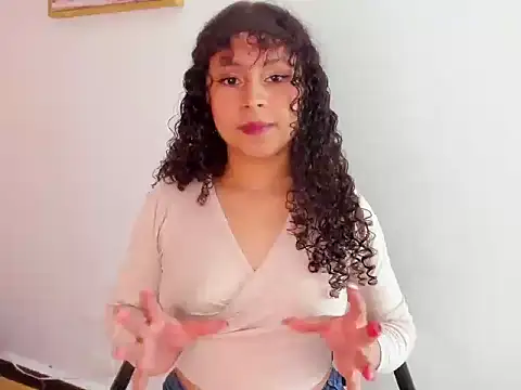 Sofiapassionne online show from 11/18/25, 12:30