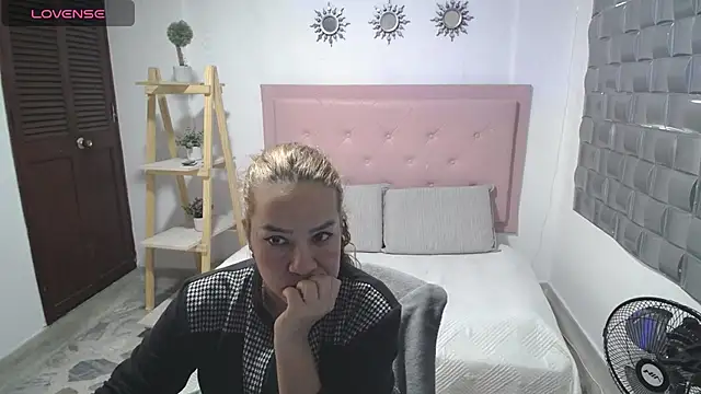 Dulce  Lovee online show from 11/13/25, 12:09