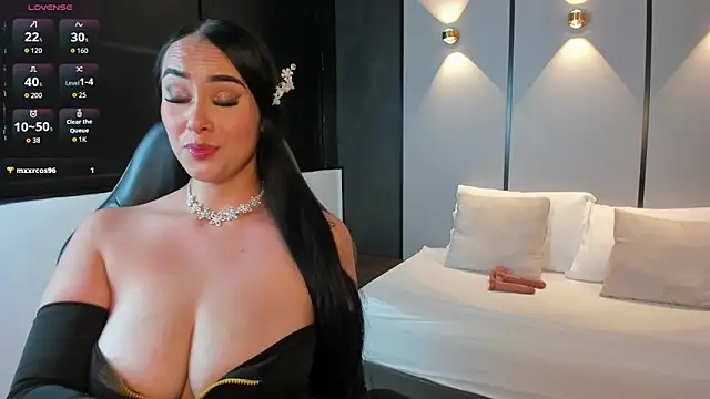 Snapshot of ashly_moonn chatting on 12/05/25, 12:15 ashly moonn online show from 12/05/25, 12:15