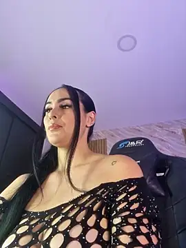 Snapshot of ashly_moonn chatting on 10/27/25, 06:53 ashly moonn online show from 10/27/25, 06:53