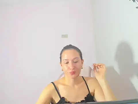 butterflyfree1 online show from 11/10/25, 07:41