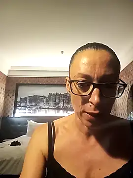 Snapshot of Astrid3 chatting on 09/30/25, 08:59 Astrid3 online show from 09/30/25, 08:59