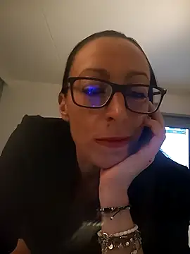 Snapshot of Astrid3 chatting on 09/28/25, 08:49 Astrid3 online show from 09/28/25, 08:49