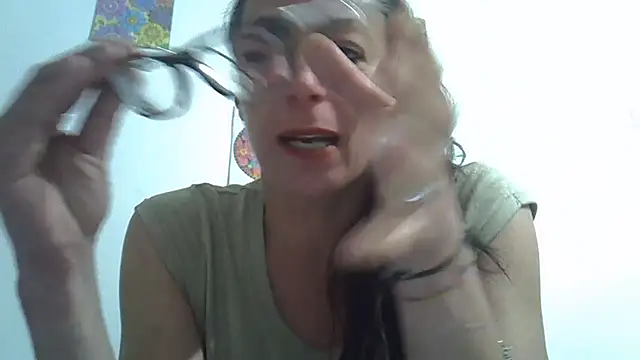 Snapshot of Astrid3 chatting on 05/01/26, 10:04 Astrid3 online show from 05/01/26, 10:04