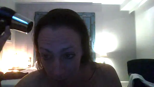 Snapshot of Astrid3 chatting on 10/16/25, 04:26 Astrid3 online show from 10/16/25, 04:26