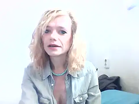 Snapshot of Czech_slut_whore-wife chatting on 09/20/25, 09:14 Czech slut whore-wife online show from 09/20/25, 09:14