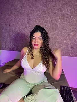 Snapshot of Salomeferreira_ chatting on 09/27/25, 04:57 Salomeferreira online show from 09/27/25, 04:57