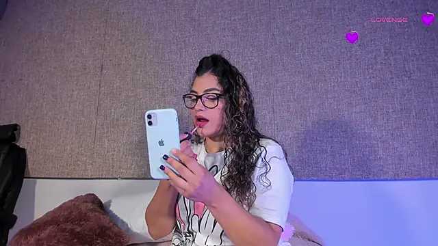 Salomeferreira  online show from 10/20/25, 04:29