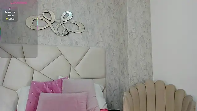 Snapshot of Skylerwhite02 chatting on 10/29/25, 07:57 Skylerwhite02 online show from 10/29/25, 07:57