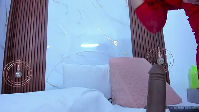 marianarey1  online show from 12/17/25, 08:14