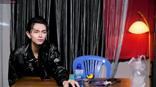 Snapshot of Ozzy_boy86 chatting on 10/18/25, 08:11 Ozzy boy86 online show from 10/18/25, 08:11