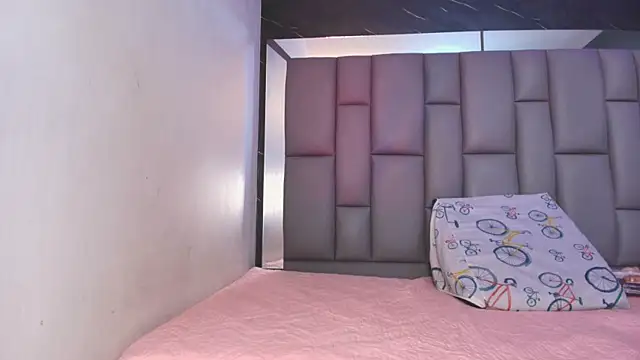 kissme luna online show from 11/18/25, 07:17