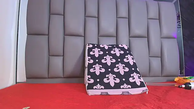 kissme luna online show from 11/12/25, 07:07