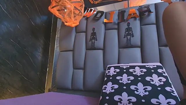 kissme luna online show from 10/21/25, 07:13