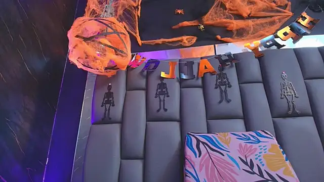 kissme luna online show from 10/29/25, 07:13