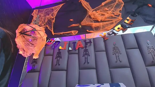 kissme luna online show from 10/31/25, 07:10