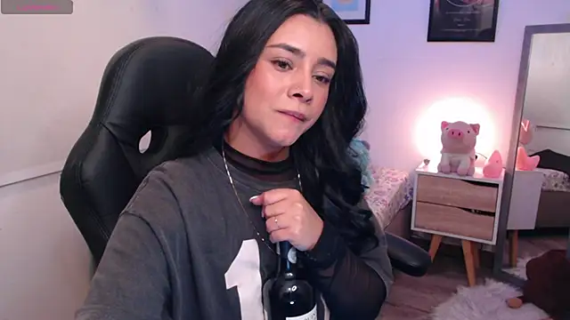 Snapshot of MarilynWhite_ chatting on 10/09/25, 01:28 MarilynWhite online show from 10/09/25, 01:28