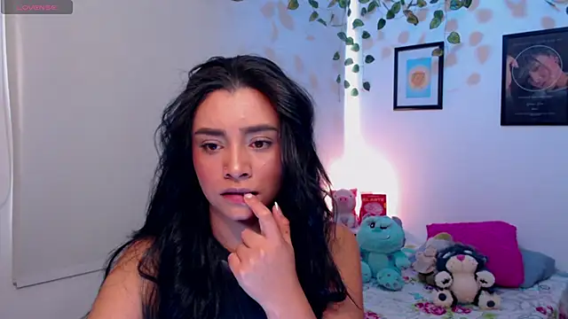 Snapshot of MarilynWhite_ chatting on 10/14/25, 05:57 MarilynWhite online show from 10/14/25, 05:57