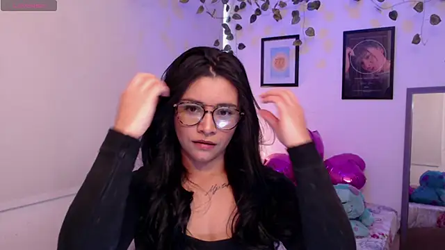 Snapshot of MarilynWhite_ chatting on 10/11/25, 08:43 MarilynWhite online show from 10/11/25, 08:43