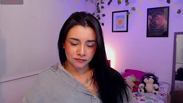 Snapshot of MarilynWhite_ chatting on 10/13/25, 07:43 MarilynWhite online show from 10/13/25, 07:43