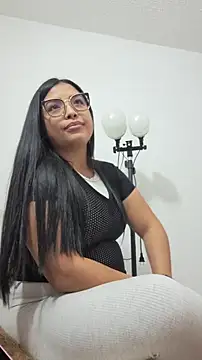 Snapshot of AnnieCollings chatting on 10/28/25, 06:51 AnnieCollings online show from 10/28/25, 06:51