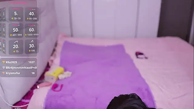 Snapshot of Oliviari- chatting on 10/28/25, 01:06 Oliviari- online show from 10/28/25, 01:06