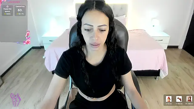 Mariam Lopez   online show from 04/18/26, 03:31