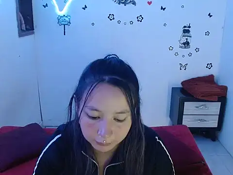 Mia2xsmith online show from 11/08/25, 07:17