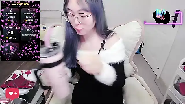 baby-yaya20 online show from 12/22/25, 12:16