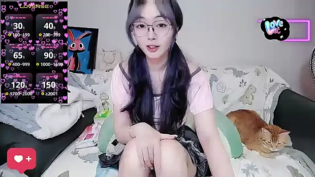 baby-yaya20 online show from 10/28/25, 06:07