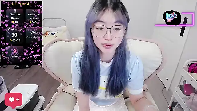 baby-yaya20 online show from 12/18/25, 07:02