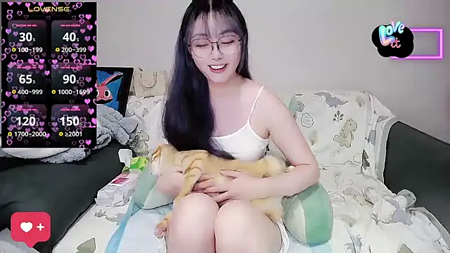 baby-yaya20 online show from 10/31/25, 12:57