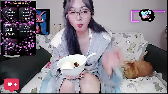 baby-yaya20 online show from 10/27/25, 11:27