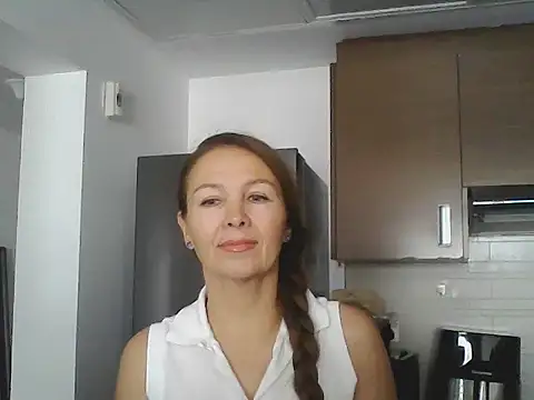 Snapshot of Avelinii chatting on 05/20/26, 07:27 Avelinii online show from 05/20/26, 07:27