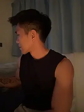 Snapshot of gooodboiii chatting on 12/18/25, 02:32 gooodboiii online show from 12/18/25, 02:32