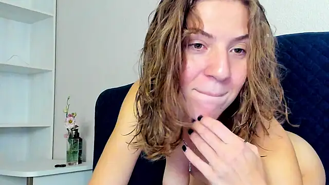 Snapshot of lost_moon chatting on 09/13/25, 03:01 lost moon online show from 09/13/25, 03:01