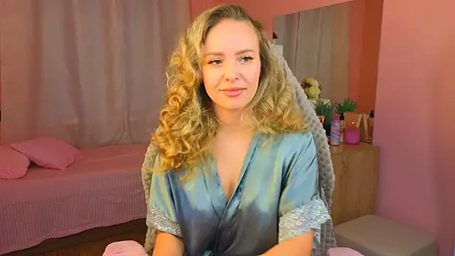 Snapshot of Hloya_Mei chatting on 09/29/25, 12:06 Hloya Mei online show from 09/29/25, 12:06