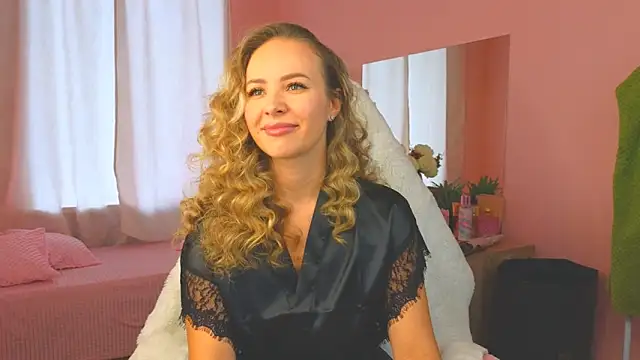 Snapshot of Hloya_Mei chatting on 10/11/25, 03:18 Hloya Mei online show from 10/11/25, 03:18