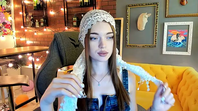 Snapshot of FlexyFox chatting on 09/17/25, 08:38 FlexyFox online show from 09/17/25, 08:38