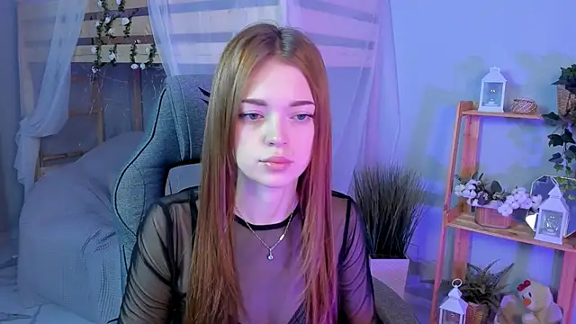 Snapshot of FlexyFox chatting on 11/19/25, 11:32 FlexyFox online show from 11/19/25, 11:32