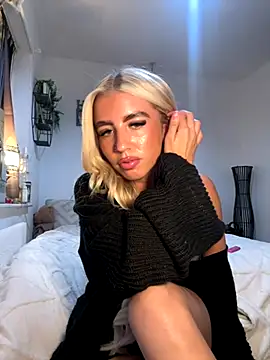 Snapshot of BlondeBetty chatting on 09/11/25, 06:19 BlondeBetty online show from 09/11/25, 06:19