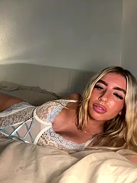 Snapshot of BlondeBetty chatting on 11/05/25, 12:14 BlondeBetty online show from 11/05/25, 12:14