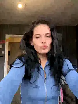 Snapshot of Camwithchlox chatting on 10/07/25, 04:19 Camwithchlox online show from 10/07/25, 04:19