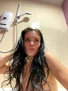 Snapshot of Camwithchlox chatting on 10/12/25, 06:53 Camwithchlox online show from 10/12/25, 06:53