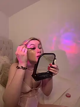 Snapshot of SexySaraxxoo chatting on 11/16/25, 05:06 SexySaraxxoo online show from 11/16/25, 05:06