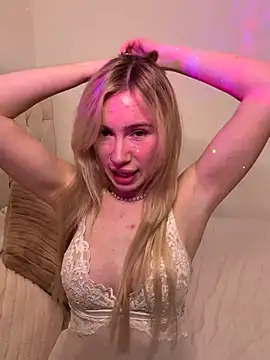 Snapshot of SexySaraxxoo chatting on 11/11/25, 03:18 SexySaraxxoo online show from 11/11/25, 03:18